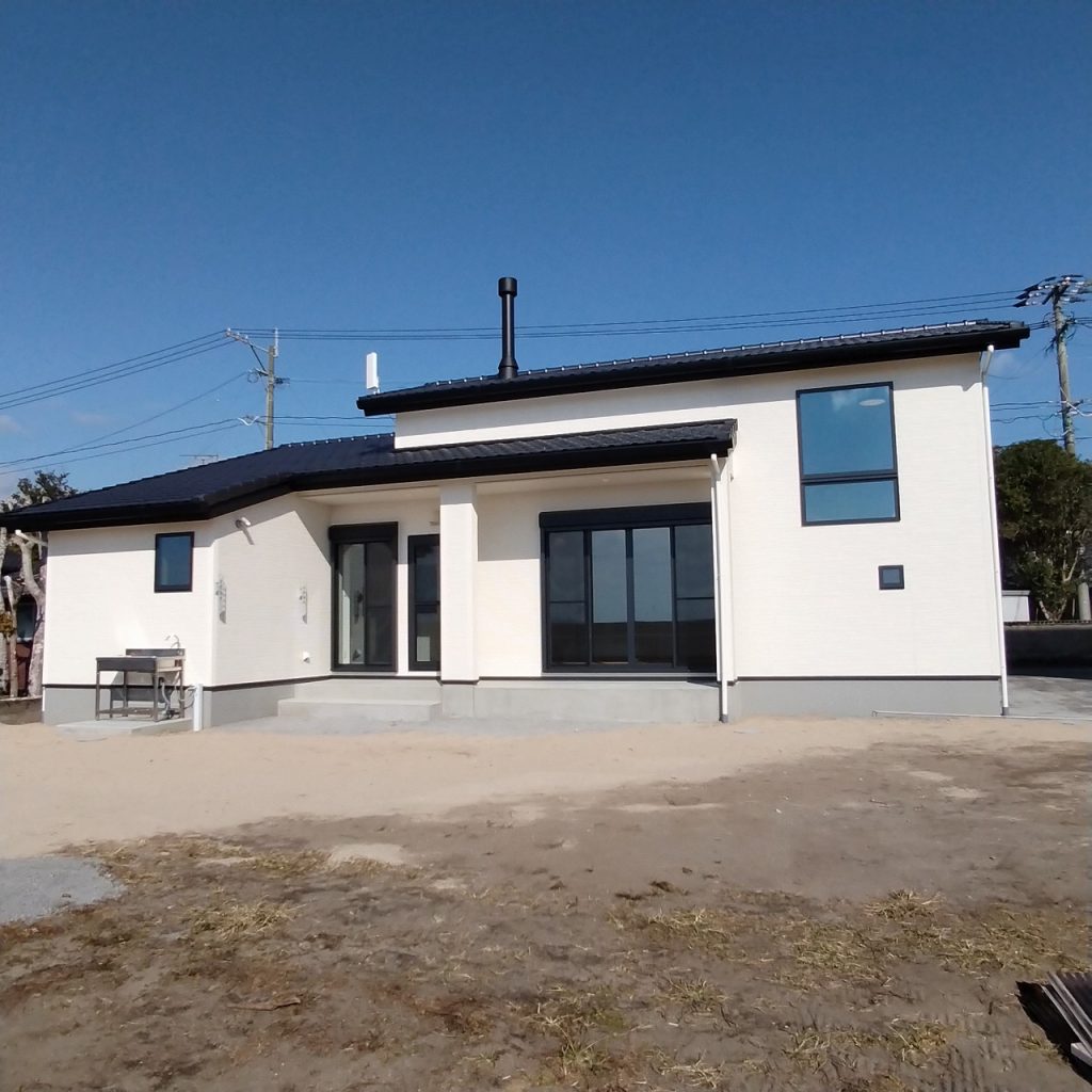 【中2階】海を眺めながらくつろぐ薪ストーブのある家