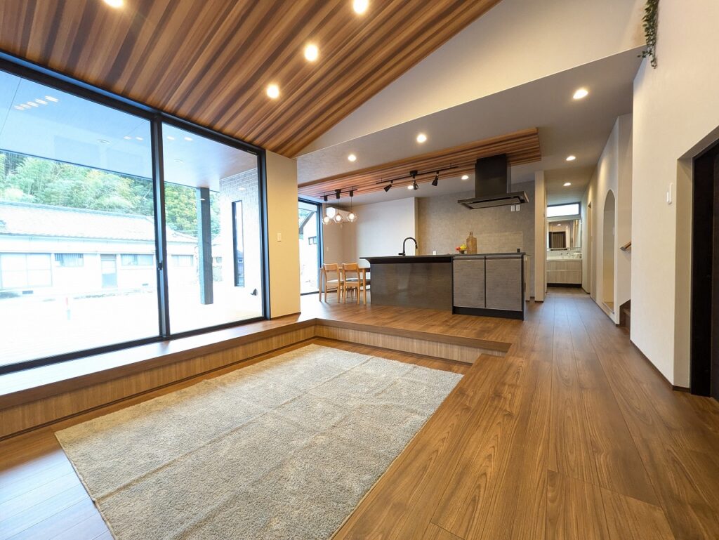 【中2階】ダウンフロアとヌックのあるくつろぎの空間