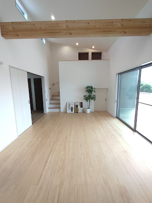 【中2階】L字型リビングで動線スムーズな蔵のある家