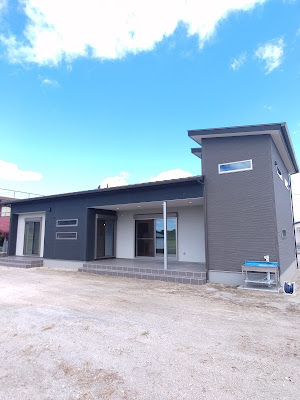 【中2階】L字型リビングで動線スムーズな蔵のある家