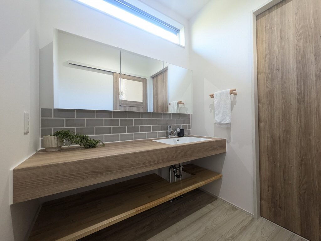 ナチュラルインテリアが心地いい「蔵」のある家