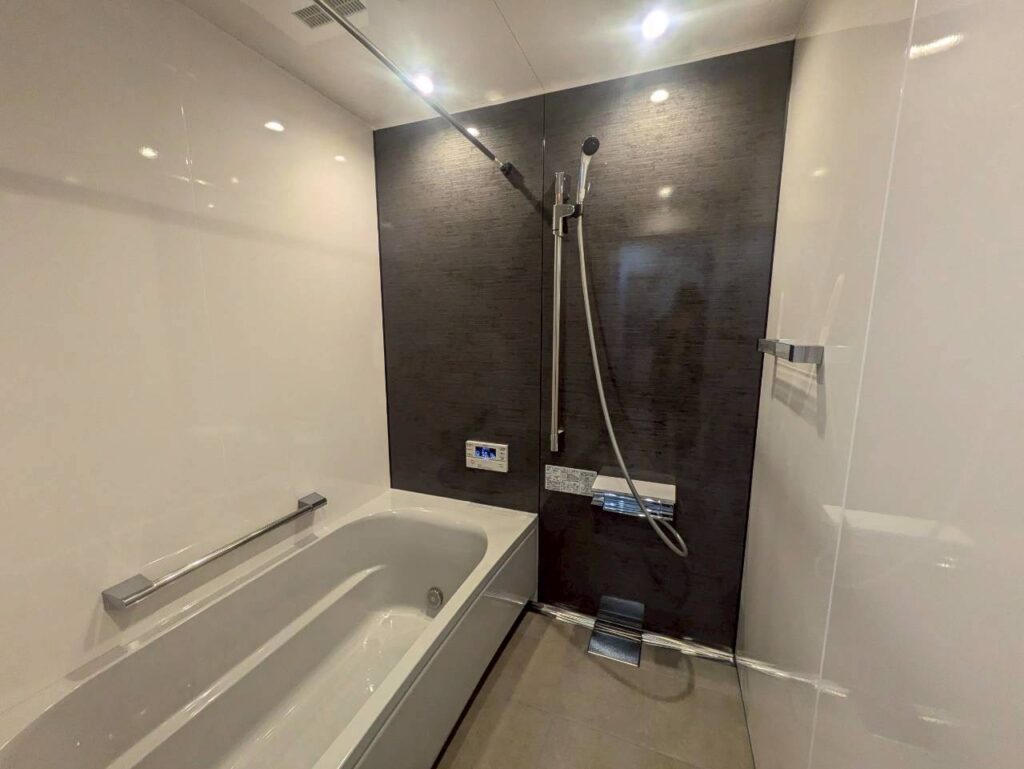 インナーガレージのある開放的な住まい